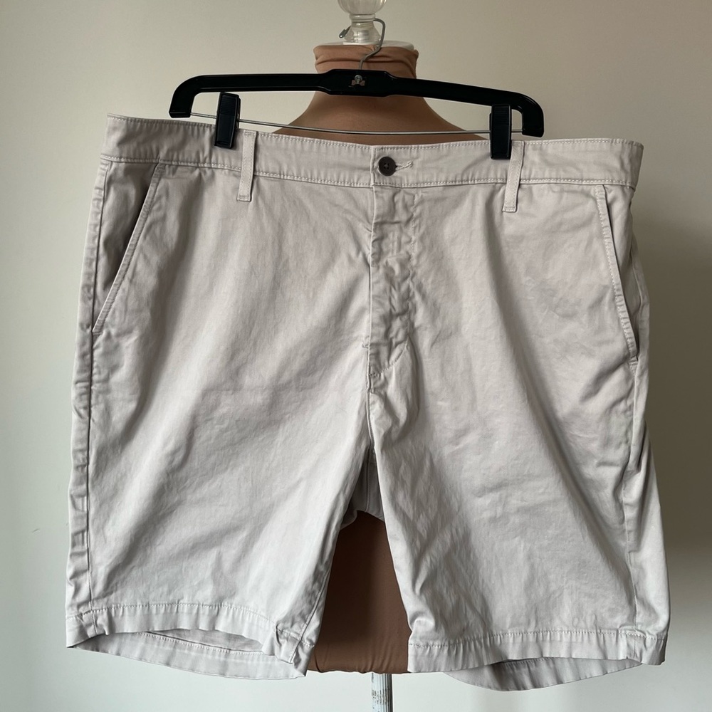 AG Adriano Goldschmied Wanderer Slim Trouser Beige Cotton Shorts EUC Size 40